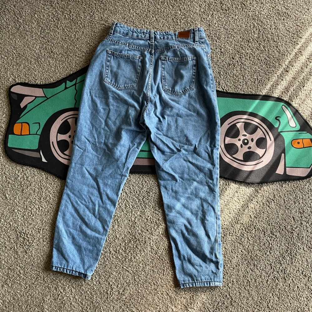 Mom Jeans - Picture 4 of 6